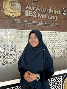 Nelly Lirisqi, M.Pd.