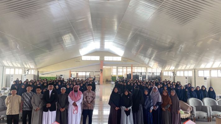 Ratusan Santriwati SMP dan SMA Al-Maahira Tampilkan Hafalan Terbaik Pada Tasmi' Akbar 2026_2